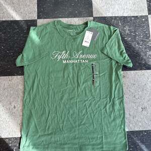 NWT Women's Fifth Avenue Manhattan T-shirt
